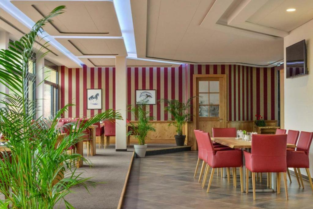 Hotel & Golfrestaurant Gut Wissmannshof Staufenberg  ภายนอก รูปภาพ